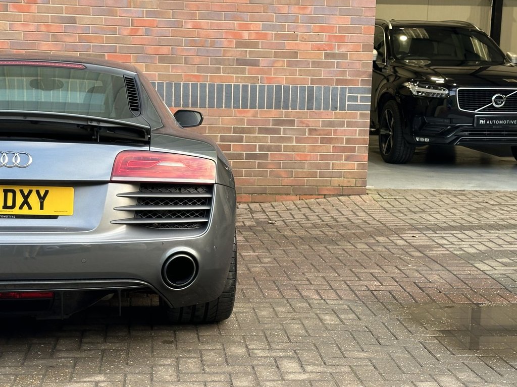 USED 2015 V AUDI R8 5.2 FSI V10 Plus Coupe 2dr Petrol S Tronic quattro Euro 5 (550 ps) FULL AUDI HISTORY|CARBON TRIM