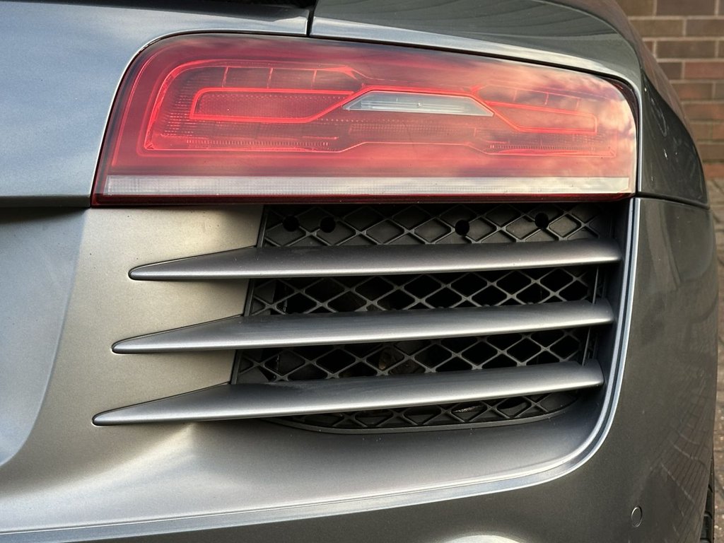 USED 2015 V AUDI R8 5.2 FSI V10 Plus Coupe 2dr Petrol S Tronic quattro Euro 5 (550 ps) FULL AUDI HISTORY|CARBON TRIM