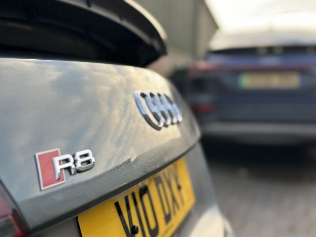 USED 2015 V AUDI R8 5.2 FSI V10 Plus Coupe 2dr Petrol S Tronic quattro Euro 5 (550 ps) FULL AUDI HISTORY|CARBON TRIM