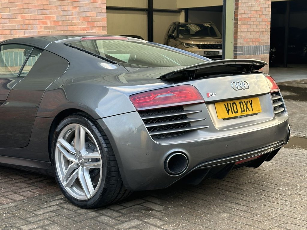 USED 2015 V AUDI R8 5.2 FSI V10 Plus Coupe 2dr Petrol S Tronic quattro Euro 5 (550 ps) FULL AUDI HISTORY|CARBON TRIM