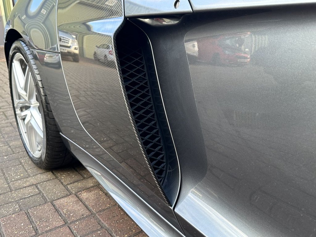 USED 2015 V AUDI R8 5.2 FSI V10 Plus Coupe 2dr Petrol S Tronic quattro Euro 5 (550 ps) FULL AUDI HISTORY|CARBON TRIM