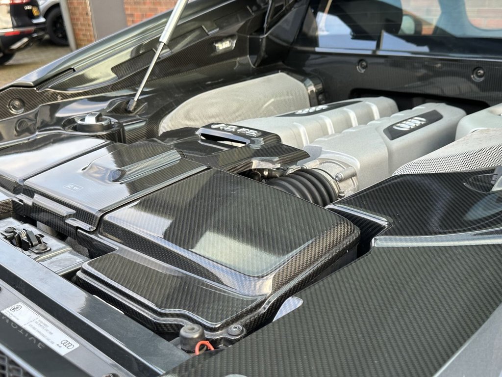 USED 2015 V AUDI R8 5.2 FSI V10 Plus Coupe 2dr Petrol S Tronic quattro Euro 5 (550 ps) FULL AUDI HISTORY|CARBON TRIM