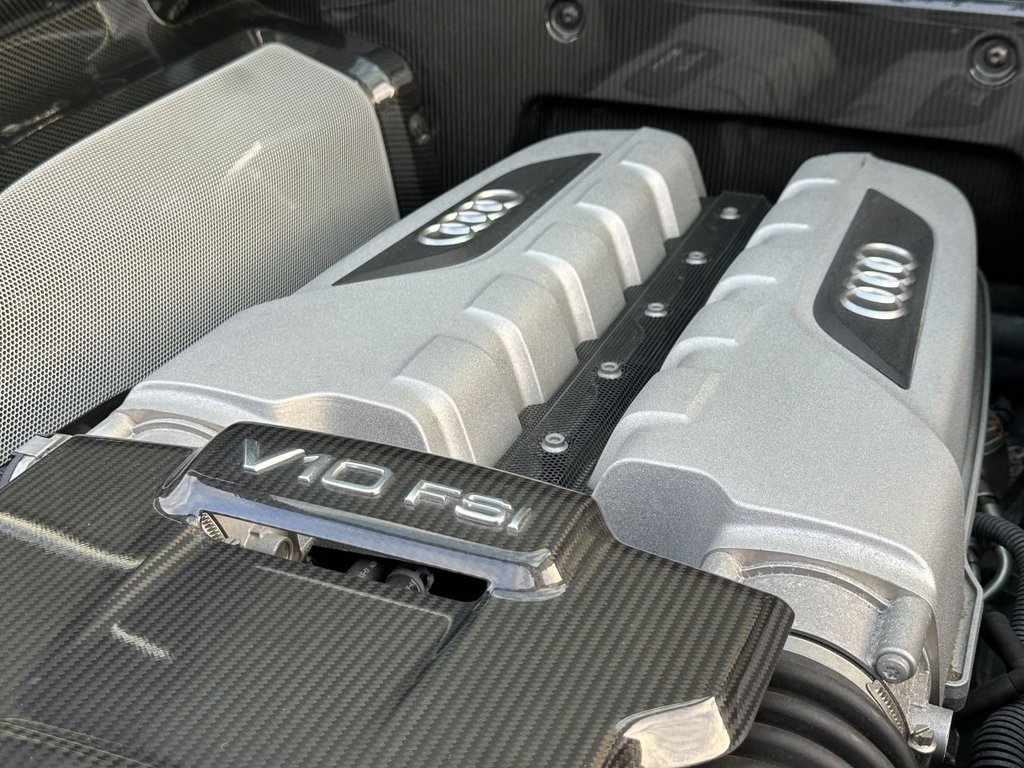 USED 2015 V AUDI R8 5.2 FSI V10 Plus Coupe 2dr Petrol S Tronic quattro Euro 5 (550 ps) FULL AUDI HISTORY|CARBON TRIM