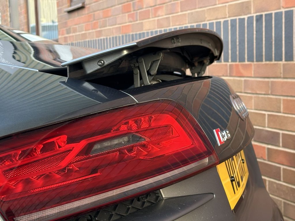 USED 2015 V AUDI R8 5.2 FSI V10 Plus Coupe 2dr Petrol S Tronic quattro Euro 5 (550 ps) FULL AUDI HISTORY|CARBON TRIM