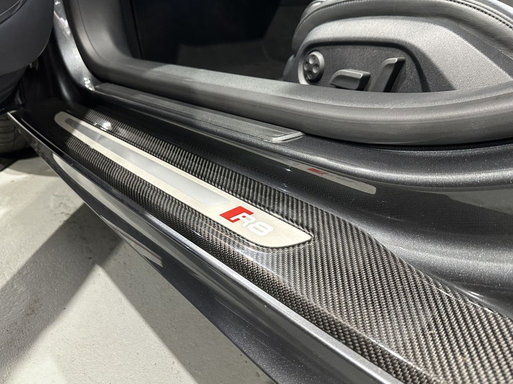 USED 2015 V AUDI R8 5.2 FSI V10 Plus Coupe 2dr Petrol S Tronic quattro Euro 5 (550 ps) FULL AUDI HISTORY|CARBON TRIM