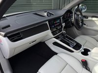USED 2022 72 PORSCHE MACAN 2.0T SUV 5dr Petrol PDK 4WD Euro 6 (s/s) (265 ps) 