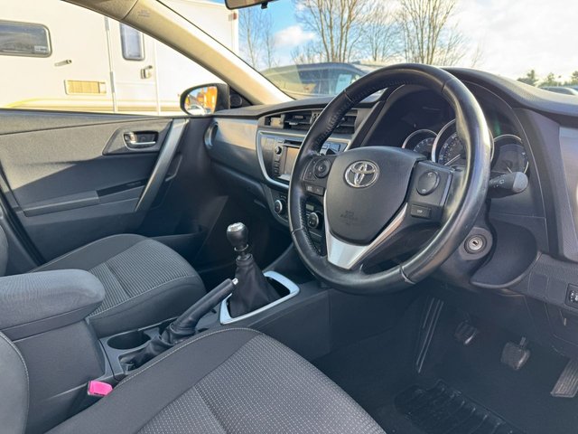 2013 Toyota Auris 1.6L Icon 5dr - Photo 9