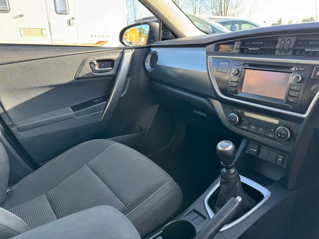 2013 Toyota Auris 1.6L Icon 5dr - Photo 12