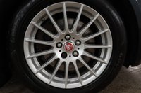 USED 2015 65 JAGUAR XF 2.0d Prestige Saloon 4dr Diesel Auto Euro 6 (s/s) (180 ps) FANTASTIC VALUE WITH FEATURES SUCH AS HEATED SEATS & STEERING WHEEL