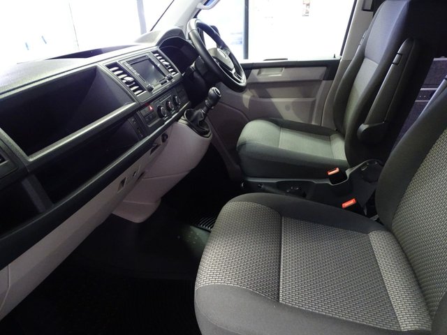 2019 Volkswagen Transporter 2L Highline 5dr - Photo 6