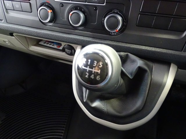 2019 Volkswagen Transporter 2L Highline 5dr - Photo 9