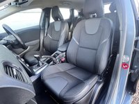 USED 2016 66 VOLVO V40 2.0 D2 Momentum Hatchback 5dr Diesel Manual Euro 6 (s/s) (120 ps) www.suffolkcarcentre.co.uk - Located at Lowestoft