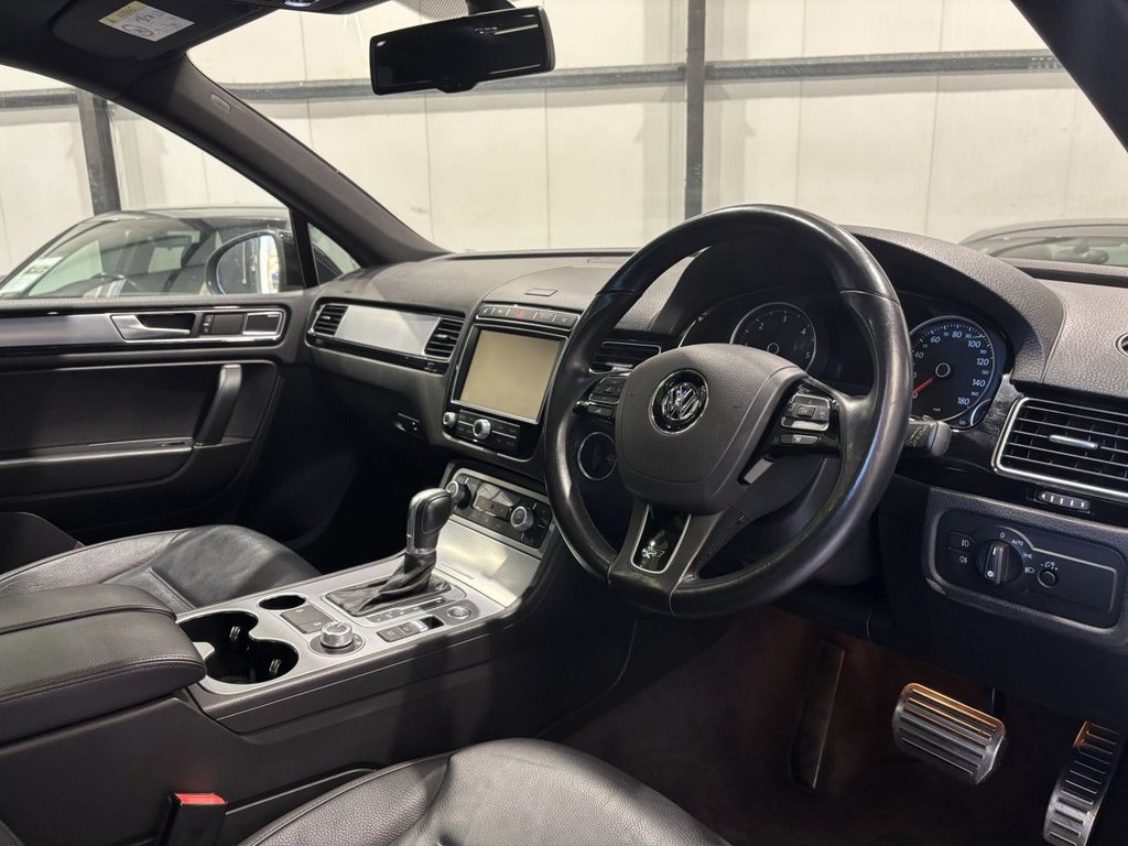 USED 2015 65 VOLKSWAGEN TOUAREG 3.0 TDI V6 BlueMotion Tech R-Line SUV 5dr Diesel Tiptronic 4WD Euro 6 (s/s) (262 ps) DYNAUDIO|PAN ROOF|TOW BAR