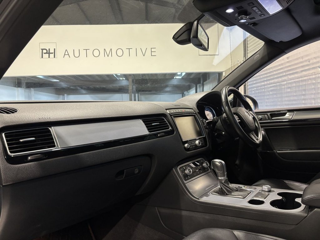 USED 2015 65 VOLKSWAGEN TOUAREG 3.0 TDI V6 BlueMotion Tech R-Line SUV 5dr Diesel Tiptronic 4WD Euro 6 (s/s) (262 ps) DYNAUDIO|PAN ROOF|TOW BAR