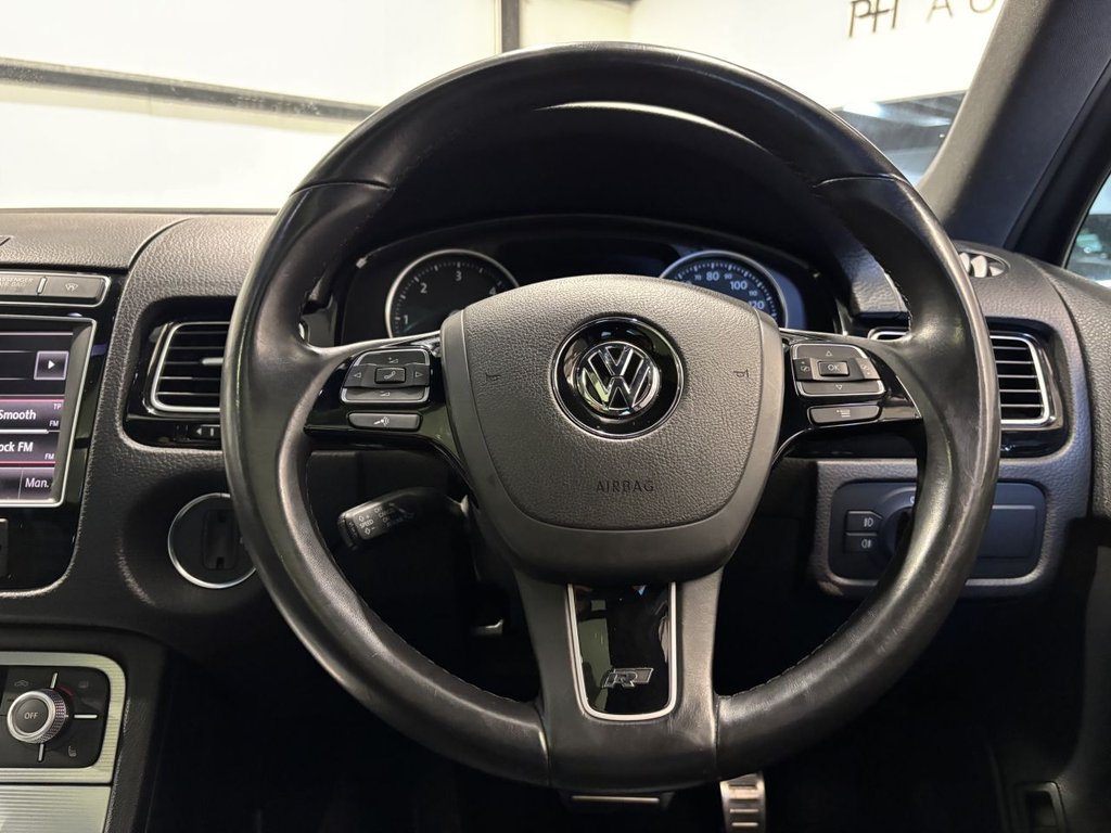 USED 2015 65 VOLKSWAGEN TOUAREG 3.0 TDI V6 BlueMotion Tech R-Line SUV 5dr Diesel Tiptronic 4WD Euro 6 (s/s) (262 ps) DYNAUDIO|PAN ROOF|TOW BAR