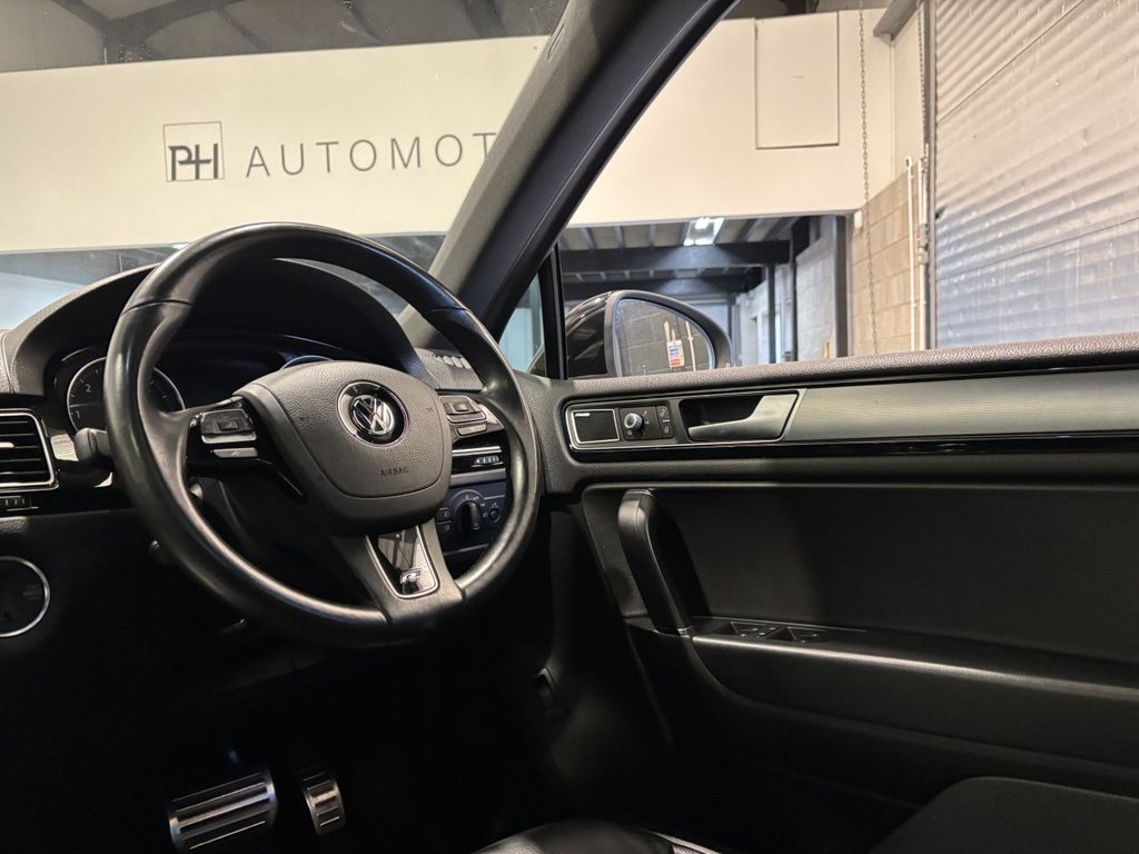 USED 2015 65 VOLKSWAGEN TOUAREG 3.0 TDI V6 BlueMotion Tech R-Line SUV 5dr Diesel Tiptronic 4WD Euro 6 (s/s) (262 ps) DYNAUDIO|PAN ROOF|TOW BAR