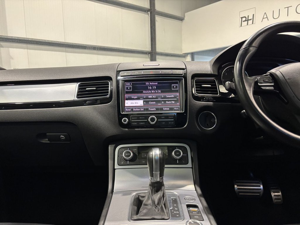USED 2015 65 VOLKSWAGEN TOUAREG 3.0 TDI V6 BlueMotion Tech R-Line SUV 5dr Diesel Tiptronic 4WD Euro 6 (s/s) (262 ps) DYNAUDIO|PAN ROOF|TOW BAR