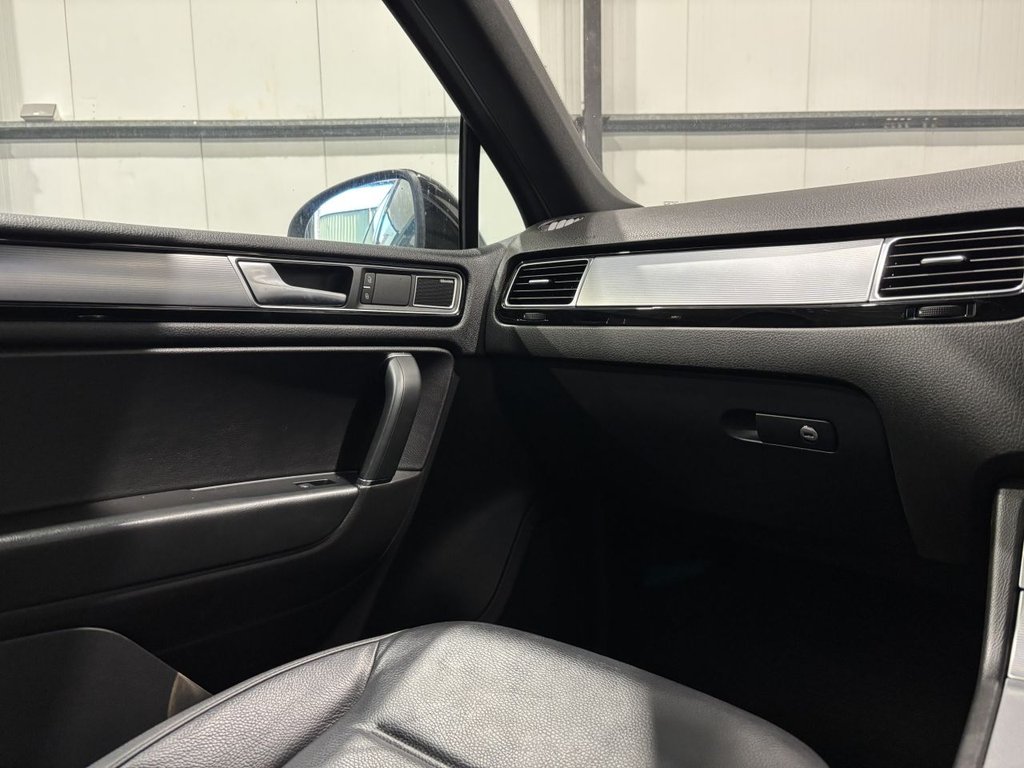 USED 2015 65 VOLKSWAGEN TOUAREG 3.0 TDI V6 BlueMotion Tech R-Line SUV 5dr Diesel Tiptronic 4WD Euro 6 (s/s) (262 ps) DYNAUDIO|PAN ROOF|TOW BAR