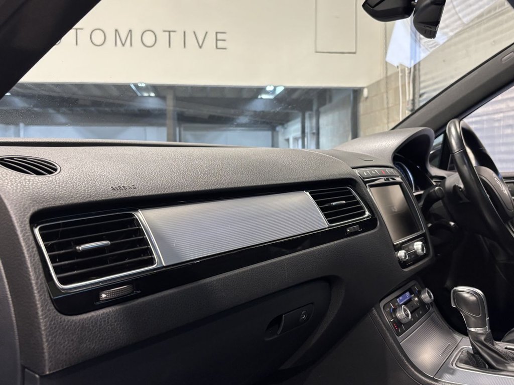 USED 2015 65 VOLKSWAGEN TOUAREG 3.0 TDI V6 BlueMotion Tech R-Line SUV 5dr Diesel Tiptronic 4WD Euro 6 (s/s) (262 ps) DYNAUDIO|PAN ROOF|TOW BAR