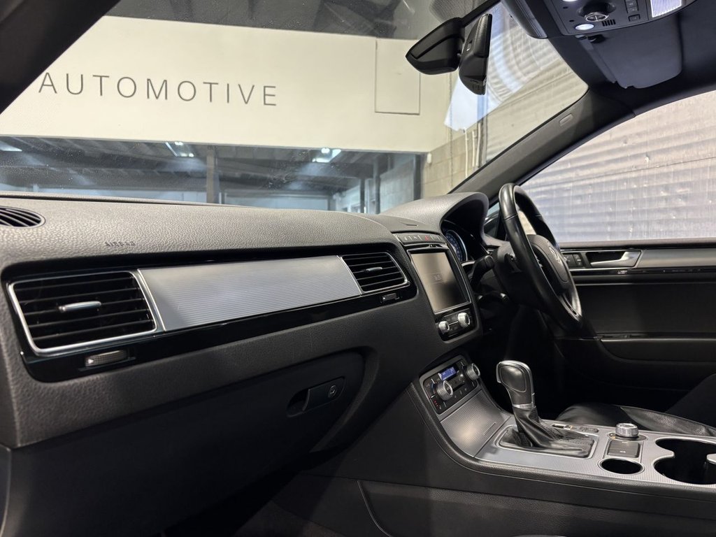 USED 2015 65 VOLKSWAGEN TOUAREG 3.0 TDI V6 BlueMotion Tech R-Line SUV 5dr Diesel Tiptronic 4WD Euro 6 (s/s) (262 ps) DYNAUDIO|PAN ROOF|TOW BAR