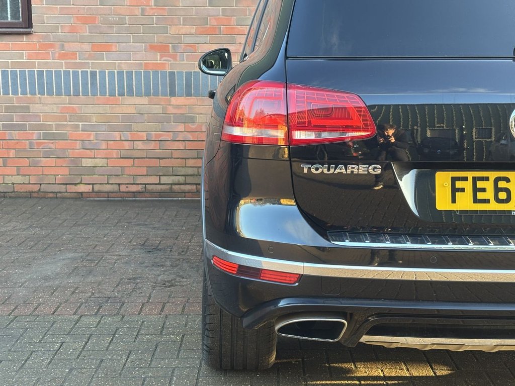 USED 2015 65 VOLKSWAGEN TOUAREG 3.0 TDI V6 BlueMotion Tech R-Line SUV 5dr Diesel Tiptronic 4WD Euro 6 (s/s) (262 ps) DYNAUDIO|PAN ROOF|TOW BAR