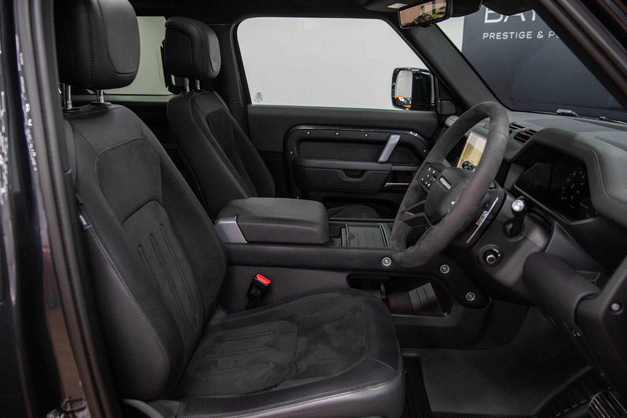USED 2023 LAND ROVER DEFENDER 5.0 P525 V8 SUV 