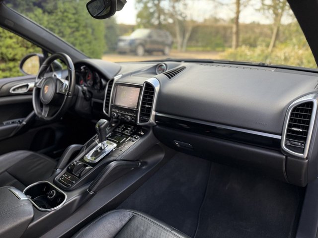 2014 PORSCHE CAYENNE - Photo 12