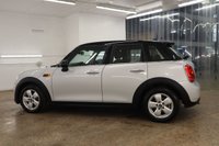 USED 2015 65 MINI HATCH 1.5 Cooper Hatchback 5dr Petrol Manual Euro 6 (s/s) (136 ps) PACKED WITH &pound;3,000 WORTH OF EXTRAS!!