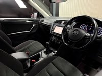 USED 2017 17 VOLKSWAGEN TIGUAN 2.0 TDI BlueMotion Tech SEL SUV 5dr Diesel Manual Euro 6 (s/s) (150 ps) Panoramic | Heated Massage seat