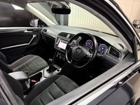 USED 2017 17 VOLKSWAGEN TIGUAN 2.0 TDI BlueMotion Tech SEL SUV 5dr Diesel Manual Euro 6 (s/s) (150 ps) Panoramic | Heated Massage seat