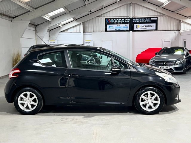 View our PEUGEOT 208