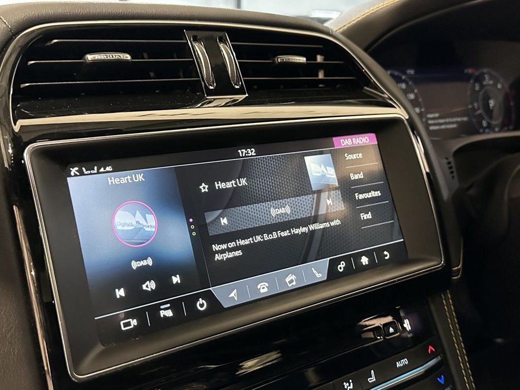 USED 2019 69 JAGUAR F-PACE 3.0 D300 V6 300 Sport SUV 5dr Diesel Auto AWD Euro 6 (s/s) (300 ps) PANORAMIC ROOF|1 YEAR WARRANTY