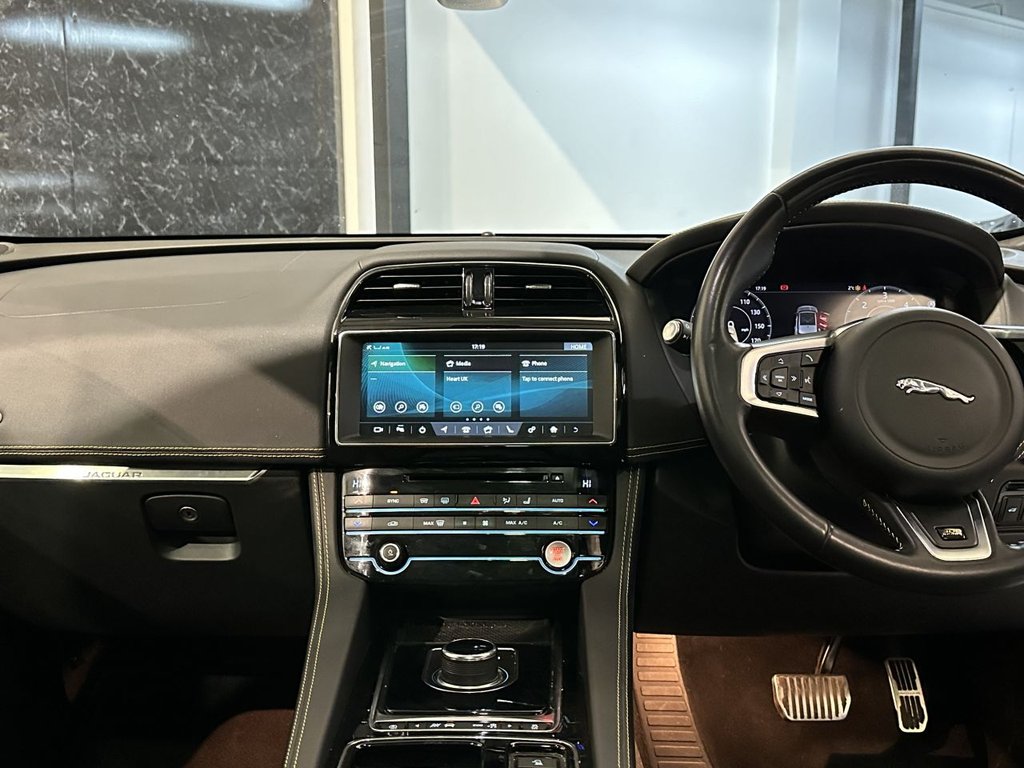 USED 2019 69 JAGUAR F-PACE 3.0 D300 V6 300 Sport SUV 5dr Diesel Auto AWD Euro 6 (s/s) (300 ps) PANORAMIC ROOF|1 YEAR WARRANTY