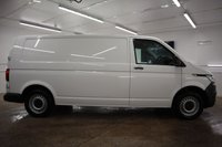 USED 2020 70 VOLKSWAGEN e-Transporter e 113 37.3kWh Panel Van 5dr Electric Auto LWB (113 ps) ONLY 1,515 MILES WITH APPLE CARPLAY & PARK DISTANCE CONTROL