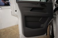 USED 2020 70 VOLKSWAGEN e-Transporter e 113 37.3kWh Panel Van 5dr Electric Auto LWB (113 ps) ONLY 1,515 MILES WITH APPLE CARPLAY & PARK DISTANCE CONTROL