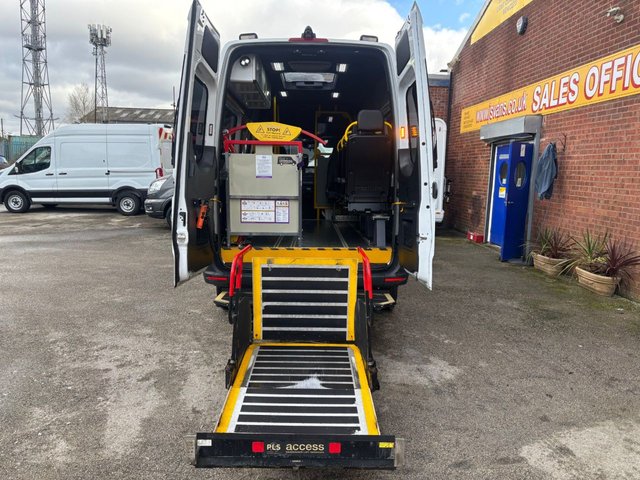 2020 MERCEDES-BENZ SPRINTER MINIBUS CHAIR LIFT BUS STOCKPORT / MANCHESTER - Photo 3