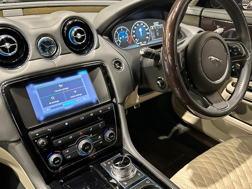 USED 2017 17 JAGUAR XJ 3.0d V6 Autobiography Saloon 4dr Diesel Auto Euro 6 (s/s) (LWB) (300 ps) ADAPTIVE CRUISE|1YEAR WARRANTY
