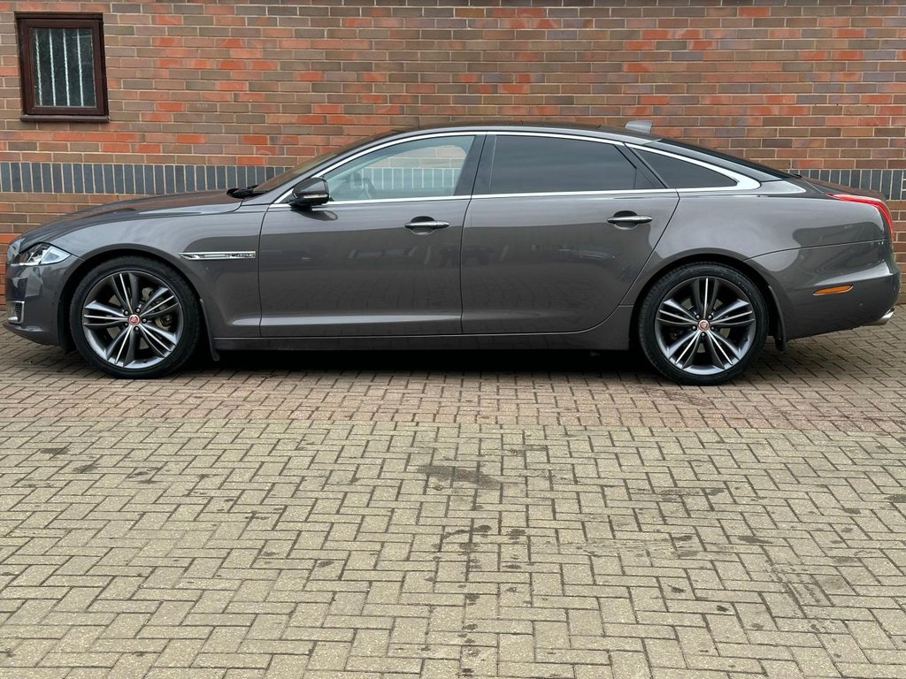 USED 2017 17 JAGUAR XJ 3.0d V6 Autobiography Saloon 4dr Diesel Auto Euro 6 (s/s) (LWB) (300 ps) ADAPTIVE CRUISE|1YEAR WARRANTY