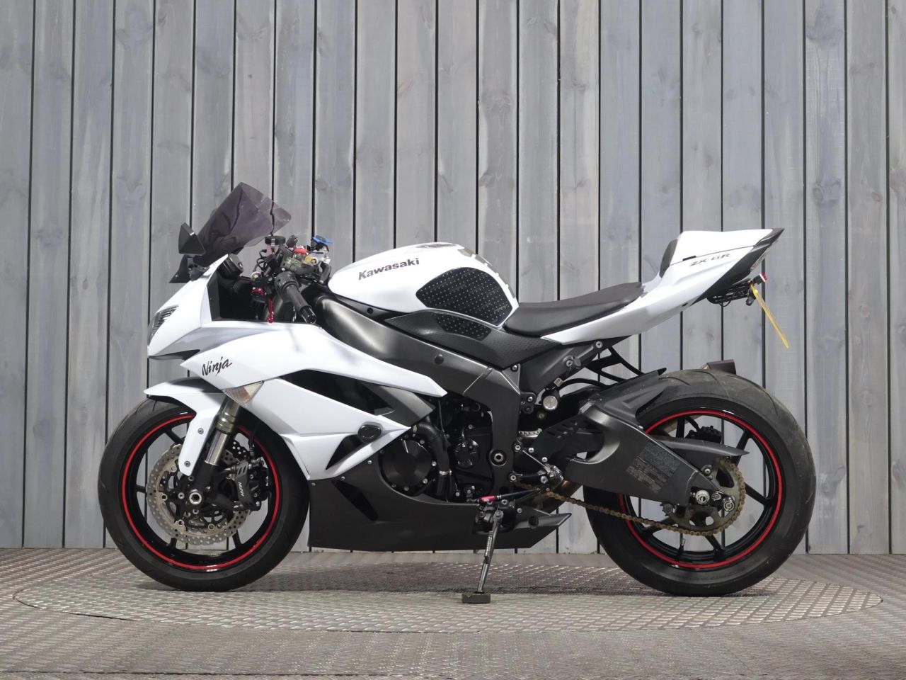 2010 KAWASAKI NINJA ZX-6R WHITE with 10591 miles - Used