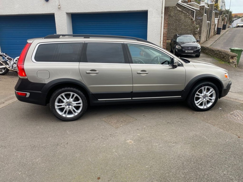 USED 2014 14 VOLVO XC70 2.4 D5 SE Lux Estate 5dr Diesel Geartronic AWD Euro 5 (215 ps) DRIVERS SUPPORT PACK / WINTER PACK