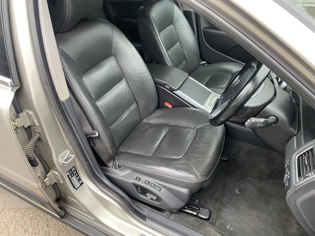 USED 2014 14 VOLVO XC70 2.4 D5 SE Lux Estate 5dr Diesel Geartronic AWD Euro 5 (215 ps) DRIVERS SUPPORT PACK / WINTER PACK