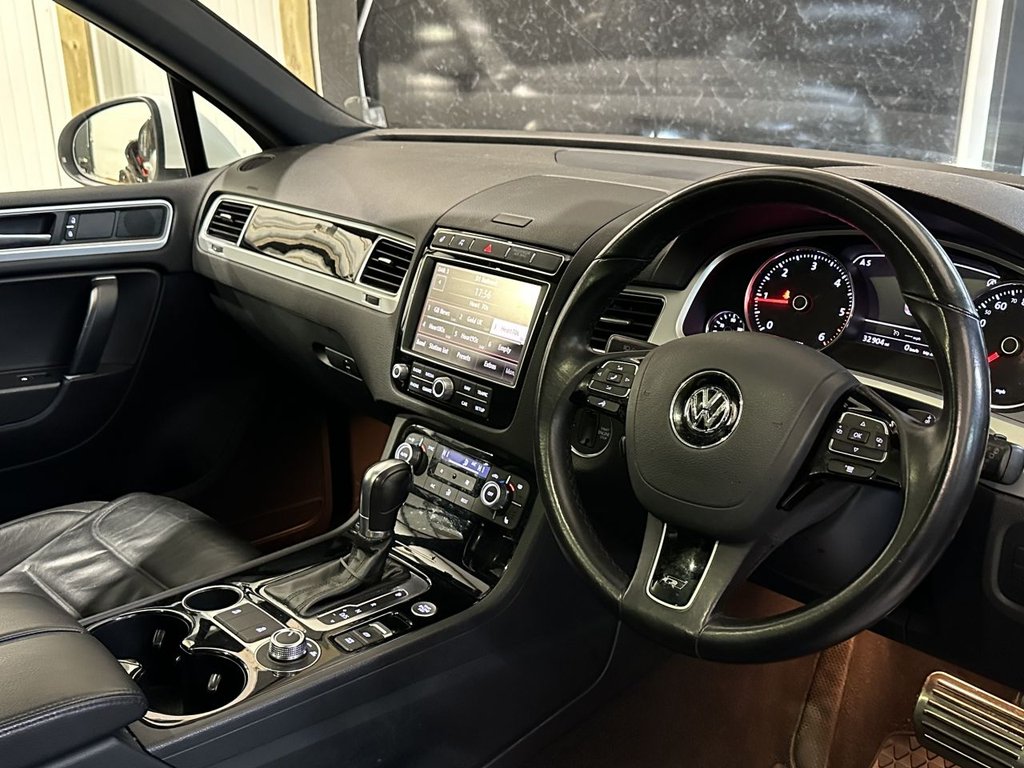 USED 2017 67 VOLKSWAGEN TOUAREG 3.0 TDI V6 R-Line Plus SUV 5dr Diesel Tiptronic 4WD Euro 6 (s/s) (262 ps) TOW BAR|21" WHEEL|1YR WARRANTY
