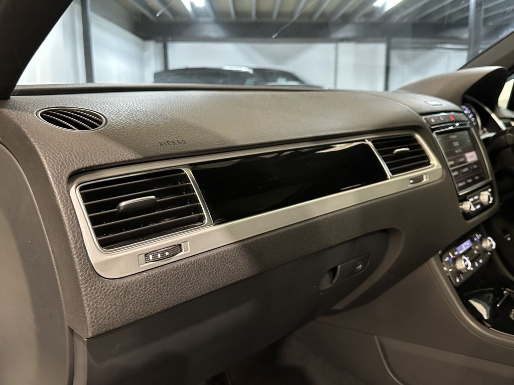 USED 2017 67 VOLKSWAGEN TOUAREG 3.0 TDI V6 R-Line Plus SUV 5dr Diesel Tiptronic 4WD Euro 6 (s/s) (262 ps) TOW BAR|21" WHEEL|1YR WARRANTY
