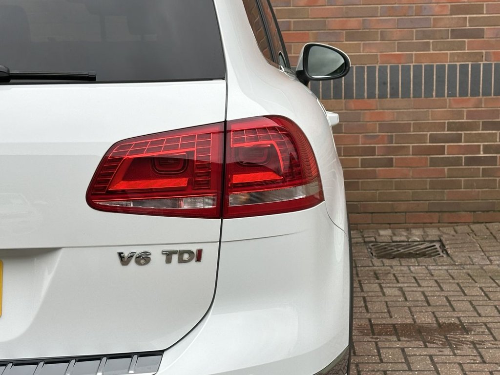 USED 2017 67 VOLKSWAGEN TOUAREG 3.0 TDI V6 R-Line Plus SUV 5dr Diesel Tiptronic 4WD Euro 6 (s/s) (262 ps) TOW BAR|21" WHEEL|1YR WARRANTY