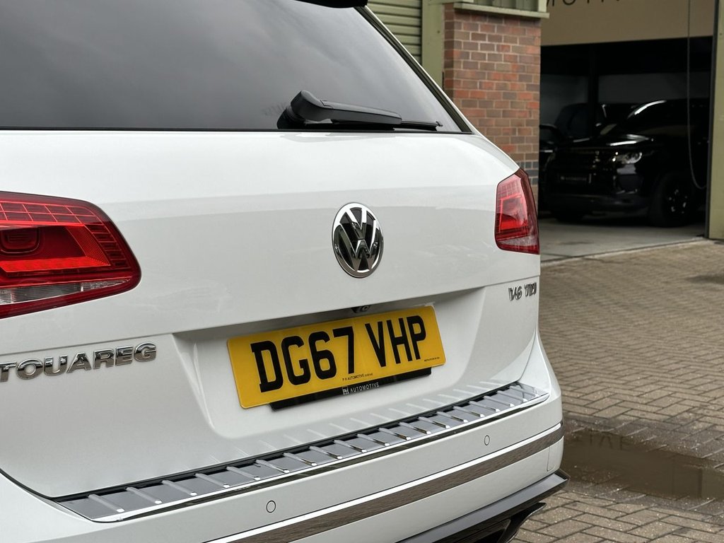 USED 2017 67 VOLKSWAGEN TOUAREG 3.0 TDI V6 R-Line Plus SUV 5dr Diesel Tiptronic 4WD Euro 6 (s/s) (262 ps) TOW BAR|21" WHEEL|1YR WARRANTY