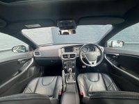 USED 2018 18 VOLVO V40 1.5 T2 R-Design Pro Hatchback 5dr Petrol Auto Euro 6 (s/s) (122 ps) Panoramic Sunroof, Heated Seats, Electric Front Seats, Memory Drivers Seat, Voice Control, Black Leather, Rear Camera
