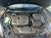 USED 2018 18 VOLVO V40 1.5 T2 R-Design Pro Hatchback 5dr Petrol Auto Euro 6 (s/s) (122 ps) Panoramic Sunroof, Heated Seats, Electric Front Seats, Memory Drivers Seat, Voice Control, Black Leather, Rear Camera