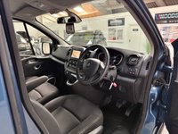 USED 2020 69 RENAULT TRAFIC 2.0 dCi ENERGY 28 Sport Nav Minibus Double Cab 5dr Diesel Manual SWB Euro 6 (s/s) (9 Seat) (120 ps) 