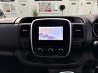 USED 2020 69 RENAULT TRAFIC 2.0 dCi ENERGY 28 Sport Nav Minibus Double Cab 5dr Diesel Manual SWB Euro 6 (s/s) (9 Seat) (120 ps) 