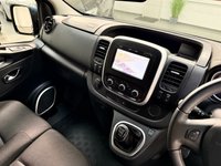 USED 2020 69 RENAULT TRAFIC 2.0 dCi ENERGY 28 Sport Nav Minibus Double Cab 5dr Diesel Manual SWB Euro 6 (s/s) (9 Seat) (120 ps) 